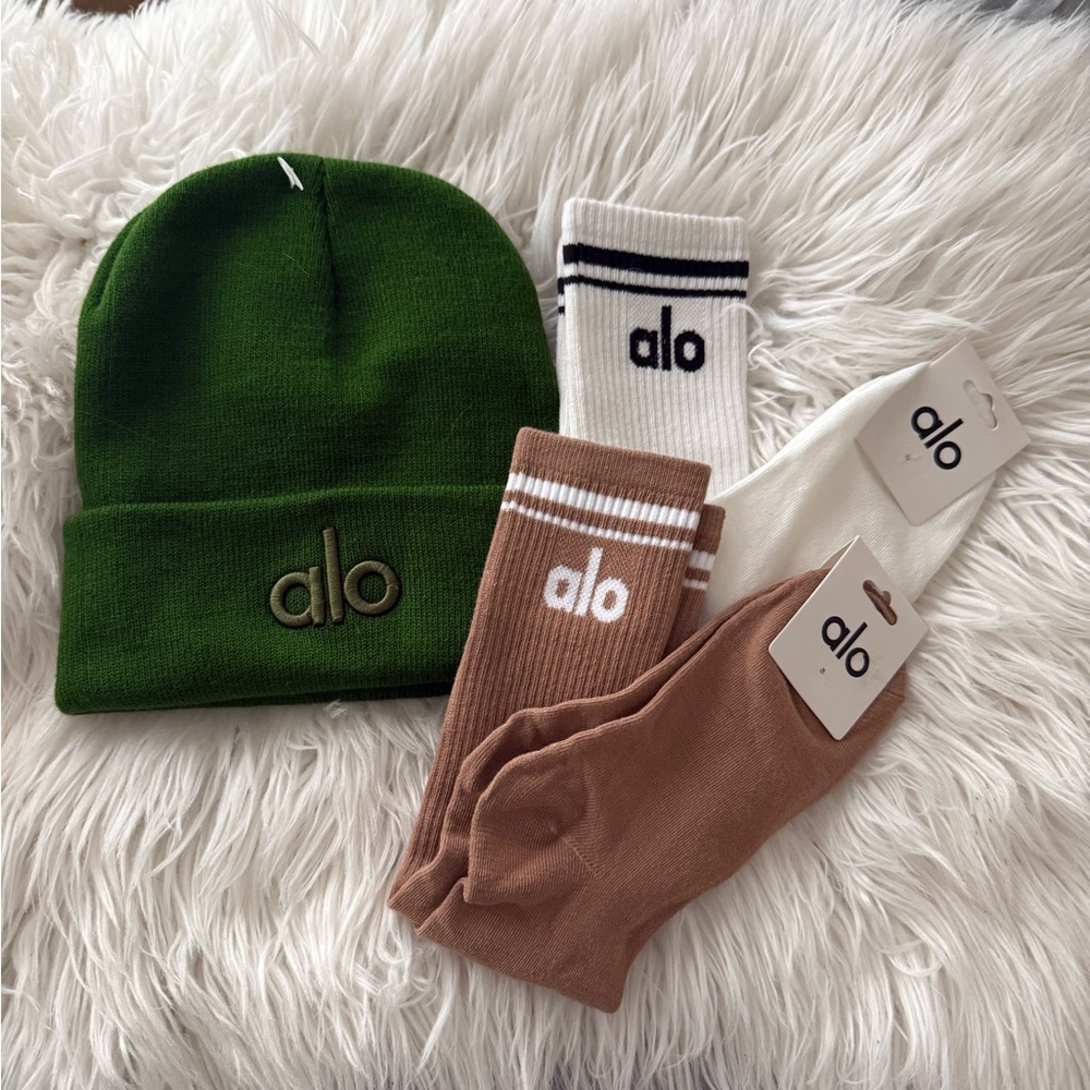 Alo Green Beanie and Sock Set
